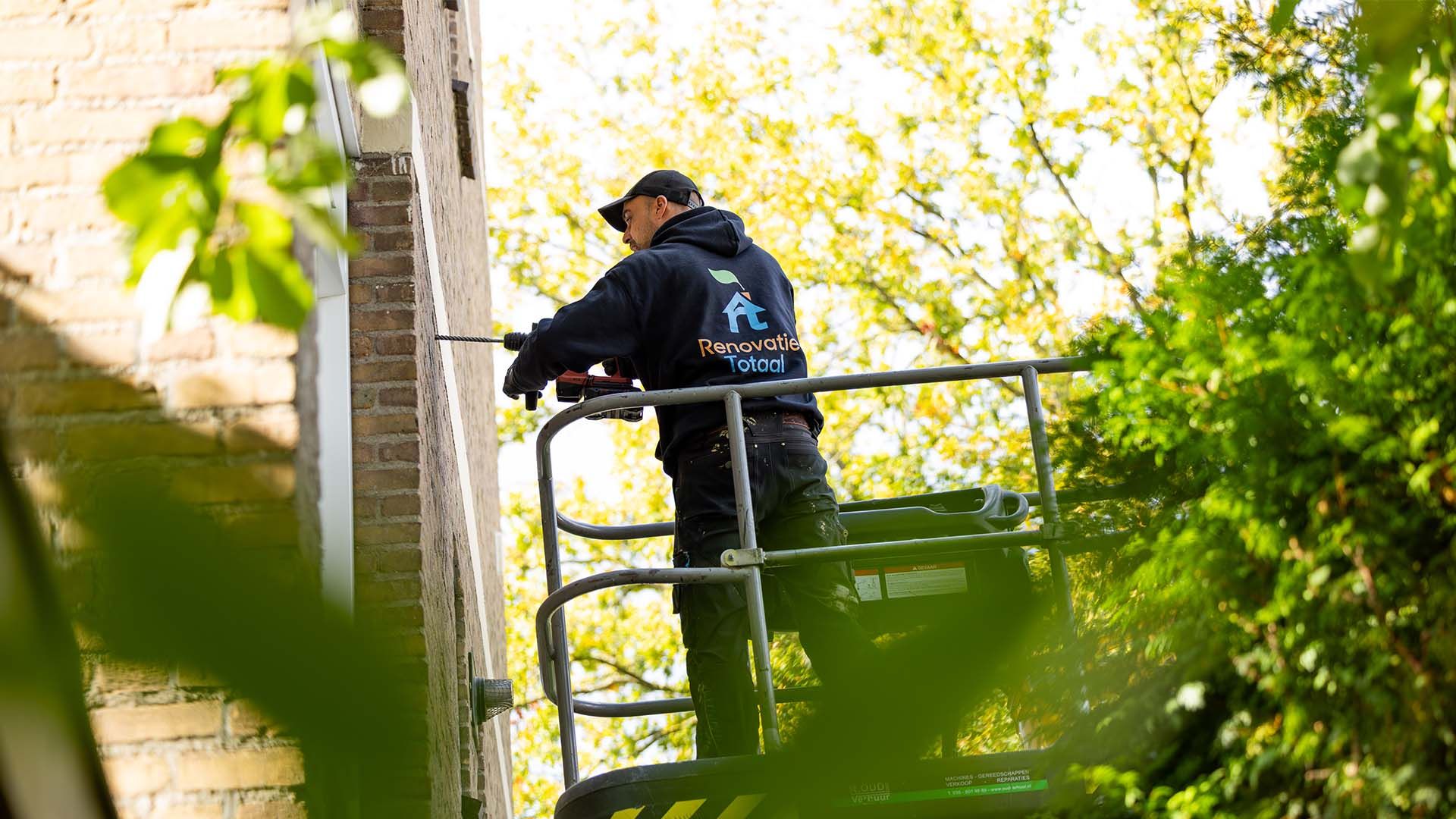 Natuurvriendelijk isoleren van een spouwmuur met biobased materiaal